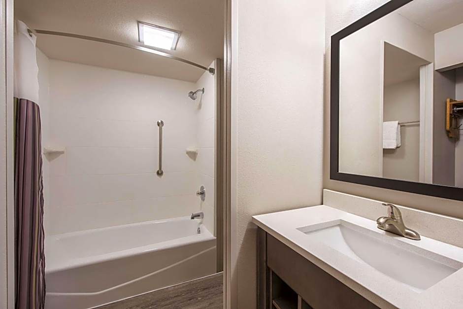 La Quinta Inn & Suites by Wyndham Festus - St. Louis South