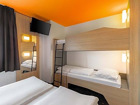 Family Room (3 Adults + 1 Child)