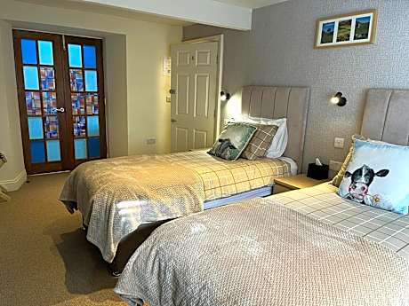 Twin Room with Private Bathroom