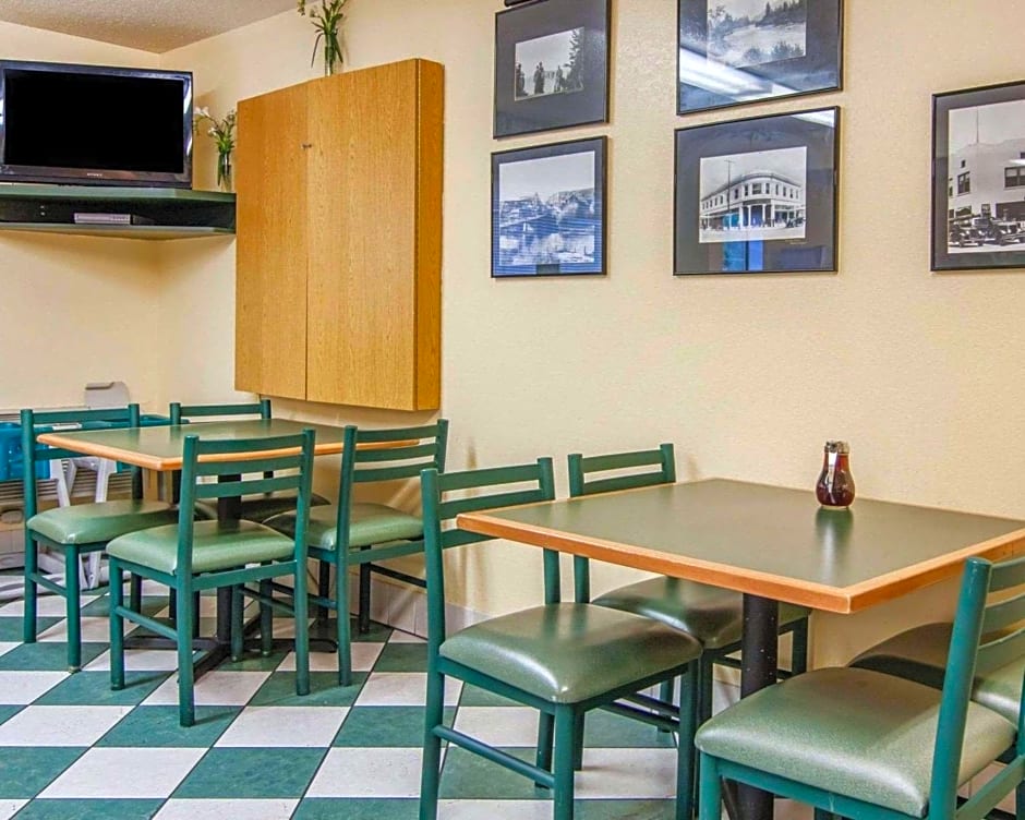 Quality Inn & Suites Medford Airport