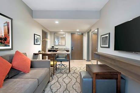 1 King Bed - 2 Room Premium Suite