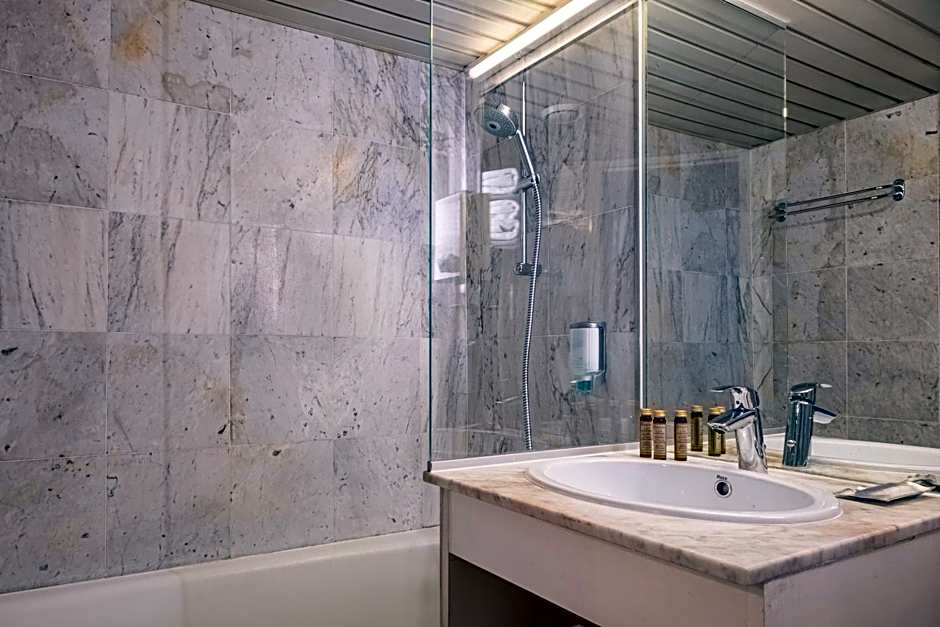 Hotel Baudelaire Opera