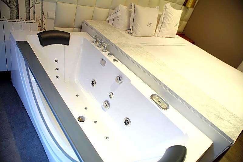 ApartaSuites Satellite by Abalu Hotels