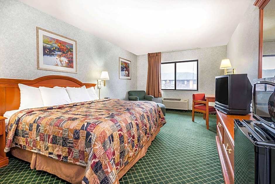 Days Inn by Wyndham Topeka