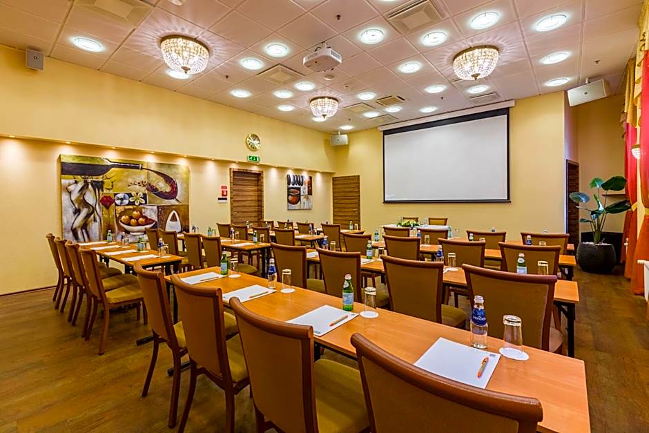 Avalon Hotel & Conferences