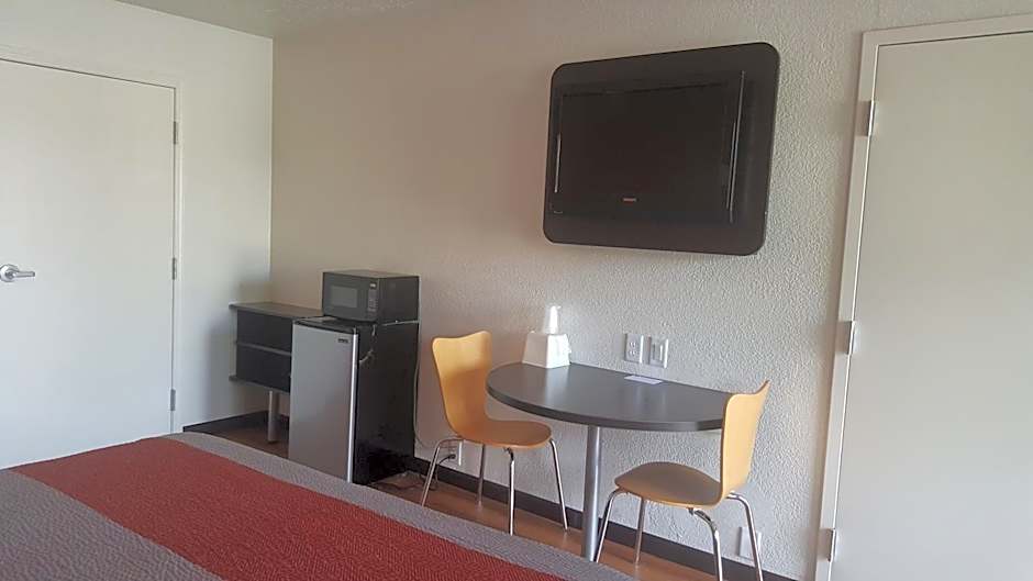 Motel 6-Columbus, OH - OSU