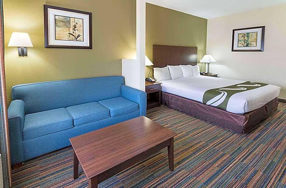 Foto 1 dari 4 — 1 King Bed Suite