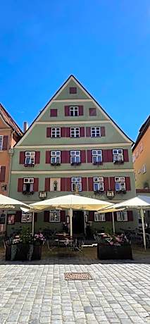 Goldner Hirsch