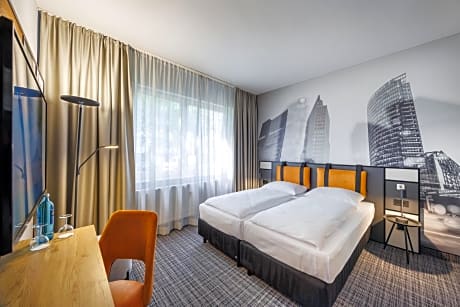 Urban Twin Room with Kitchenette