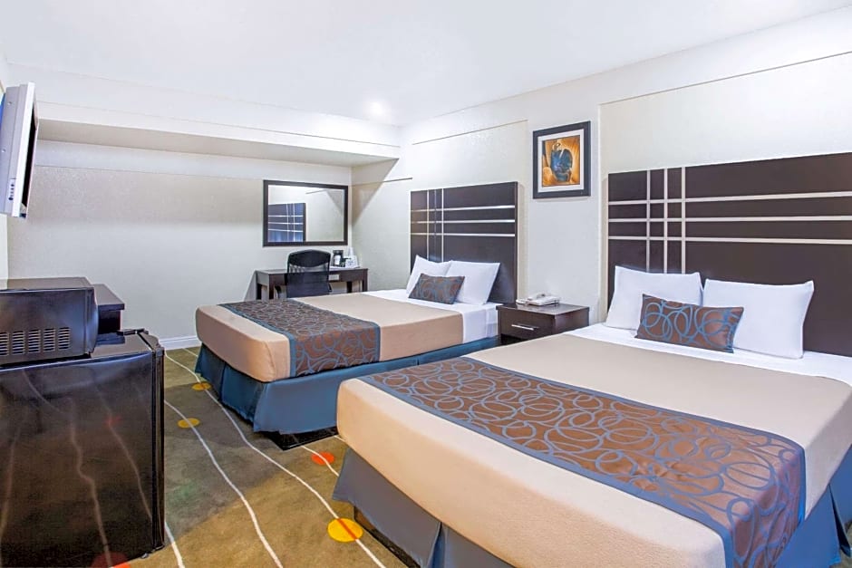 Travelodge Fresno Yosemite – Fresno, CA
