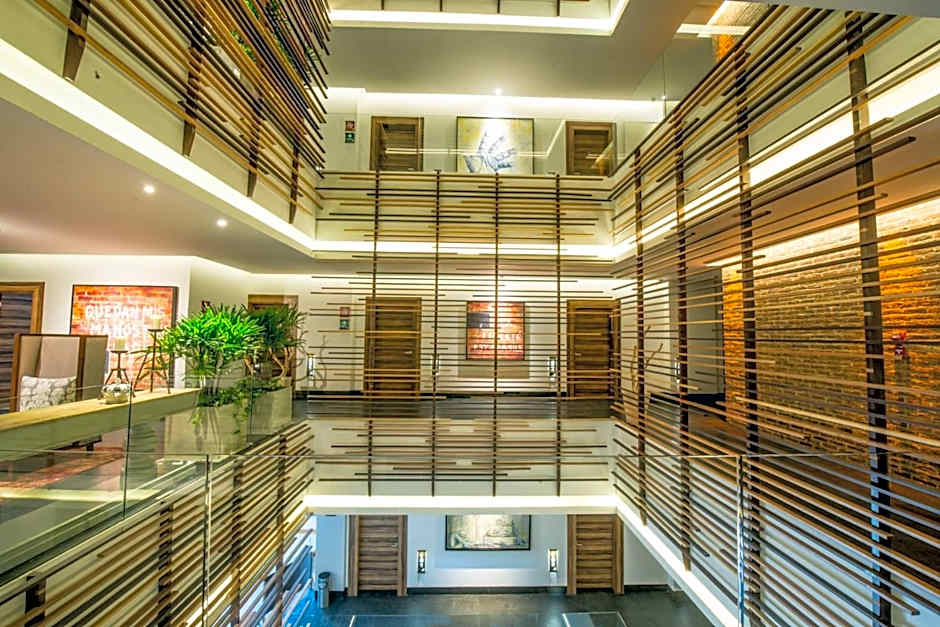 Square Small Luxury Hotel