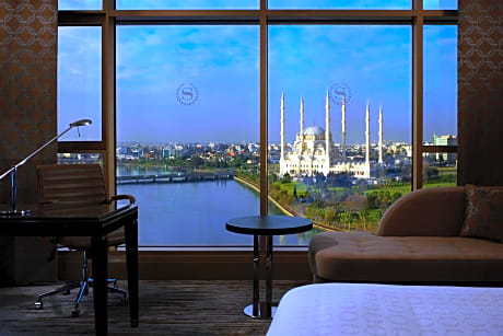 Deluxe Room, 1 King Bed, River View