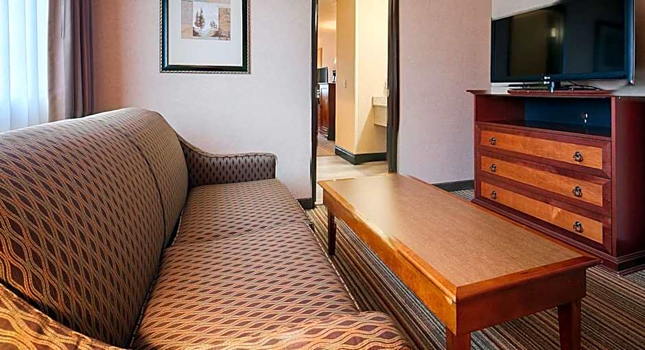 Best Western Plus Rama Inn & Suites