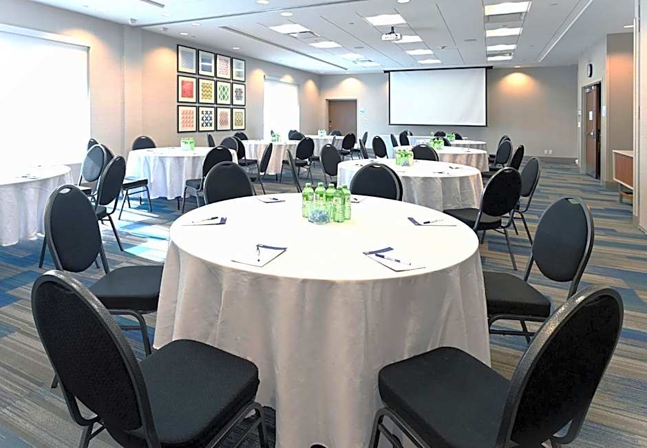 Holiday Inn Express & Suites Aurora By IHG