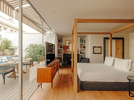 Suite (1-2 Adults)
