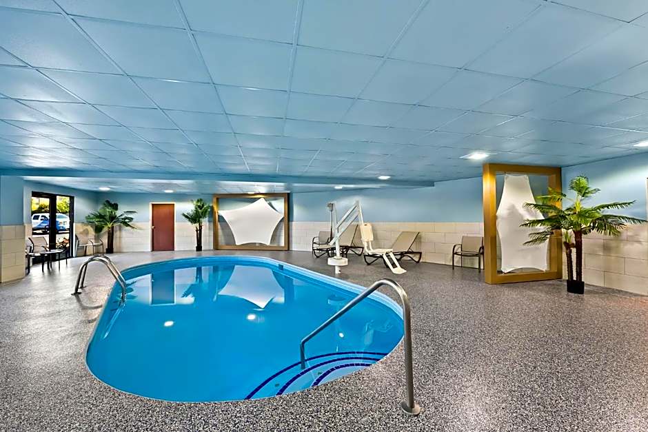 Holiday Inn Express & Suites Raleigh NE - Medical Ctr Area By IHG