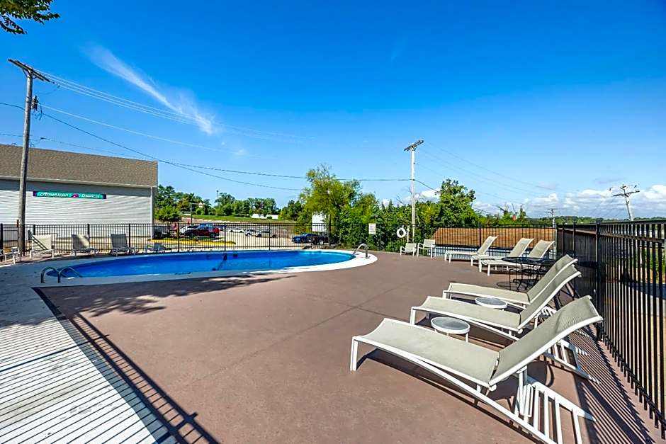 Suburban Studios Branson On The Strip