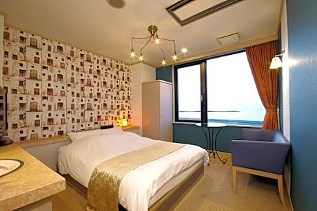 Small Double Room - Smoking