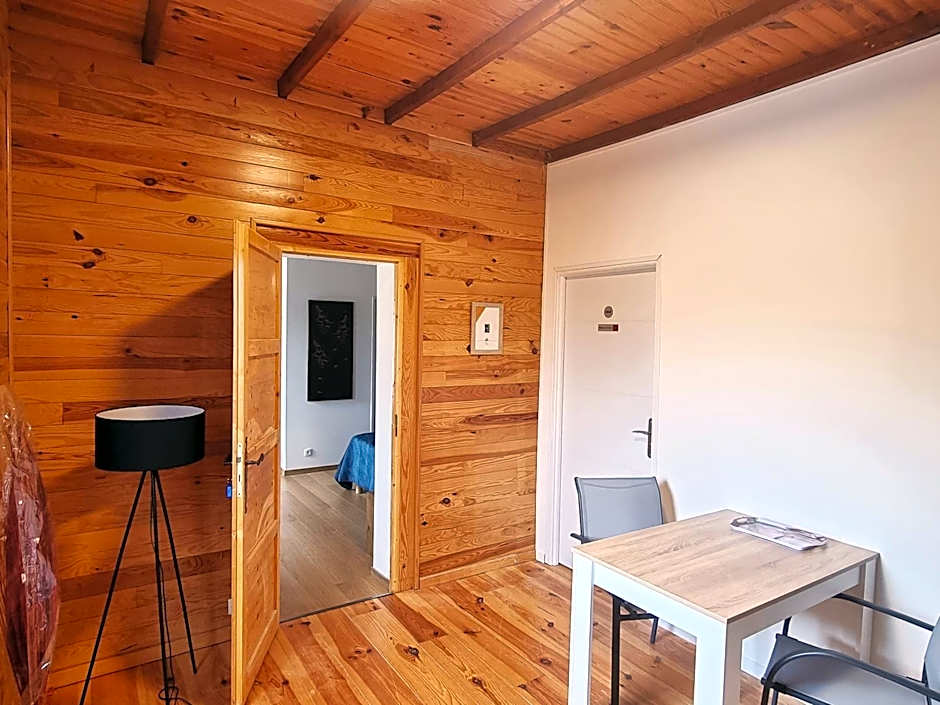 Les Tables Aux Vaches - Maison d'Hôtes - Confort, calme et détente au bord du lac de la Raviège