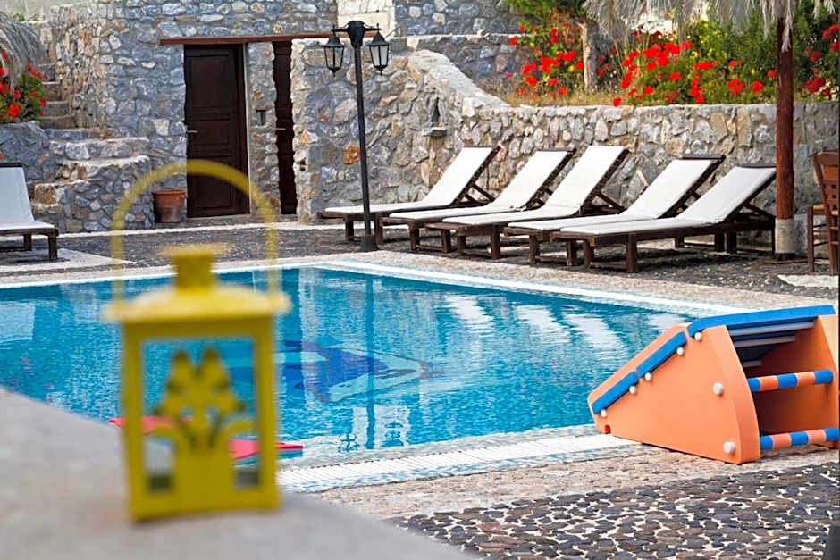 Birds Villa Apartments with Heated Pool - Including Car and Breakfast