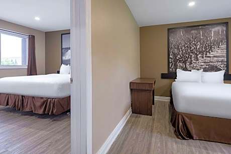2 Double Beds Suite Non-Smoking
