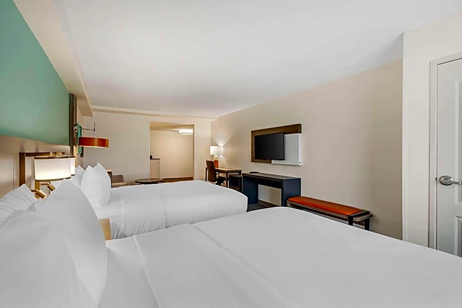 Comfort Suites