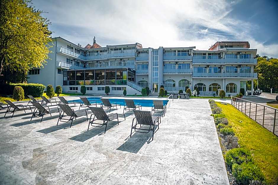 Хотел и Вили Марая