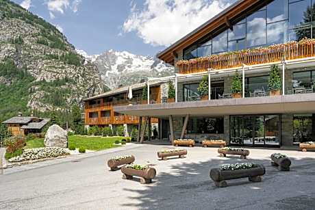 Grand Hotel Courmayeur Mont Blanc, by R Collection Hotels