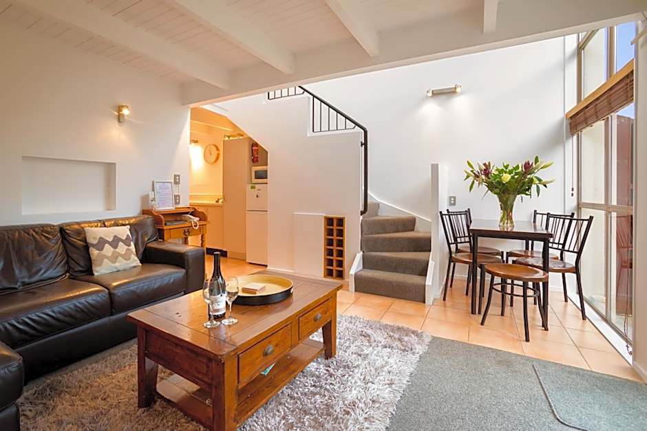Cranbury Court Apartments