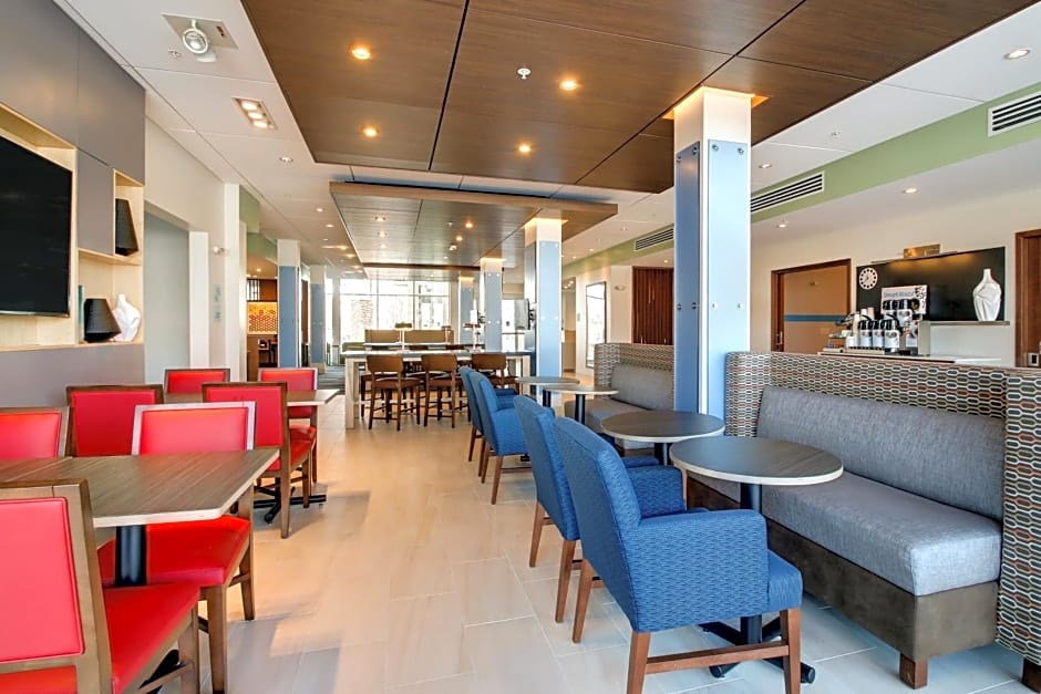 Holiday Inn Express & Suites Galesburg By IHG