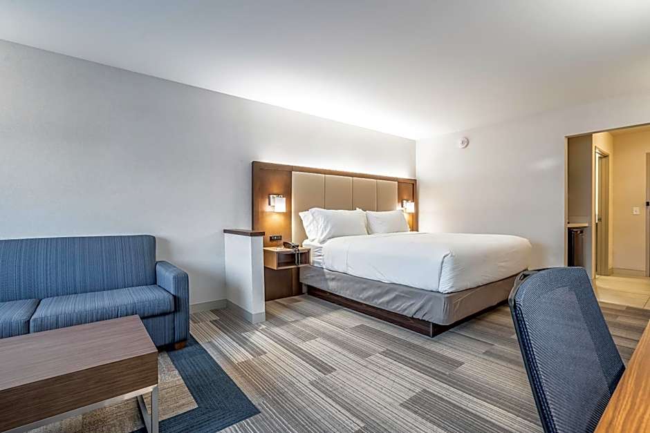 Holiday Inn Express & Suites Platteville By IHG