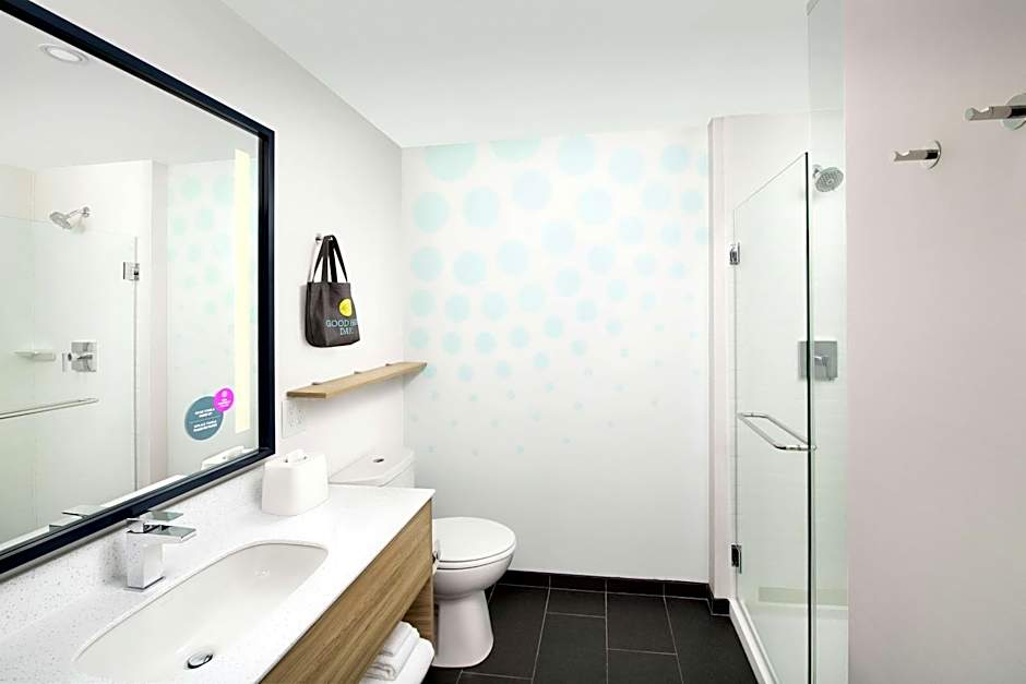 Tru by Hilton Louisville East