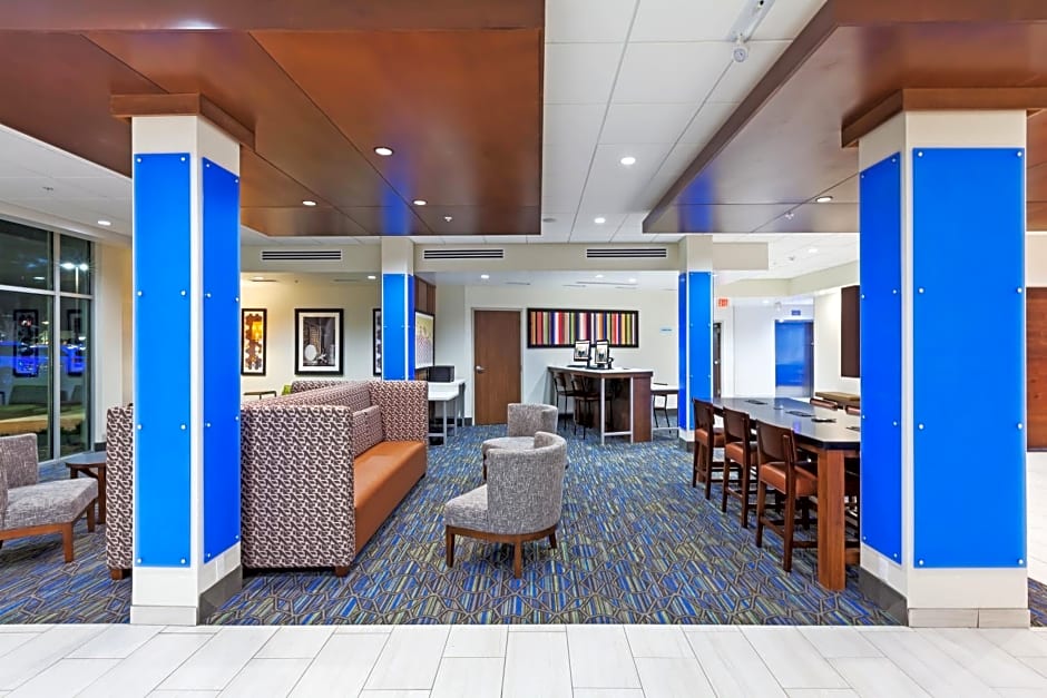 Holiday Inn Express & Suites TULSA SOUTH - WOODLAND HILLS