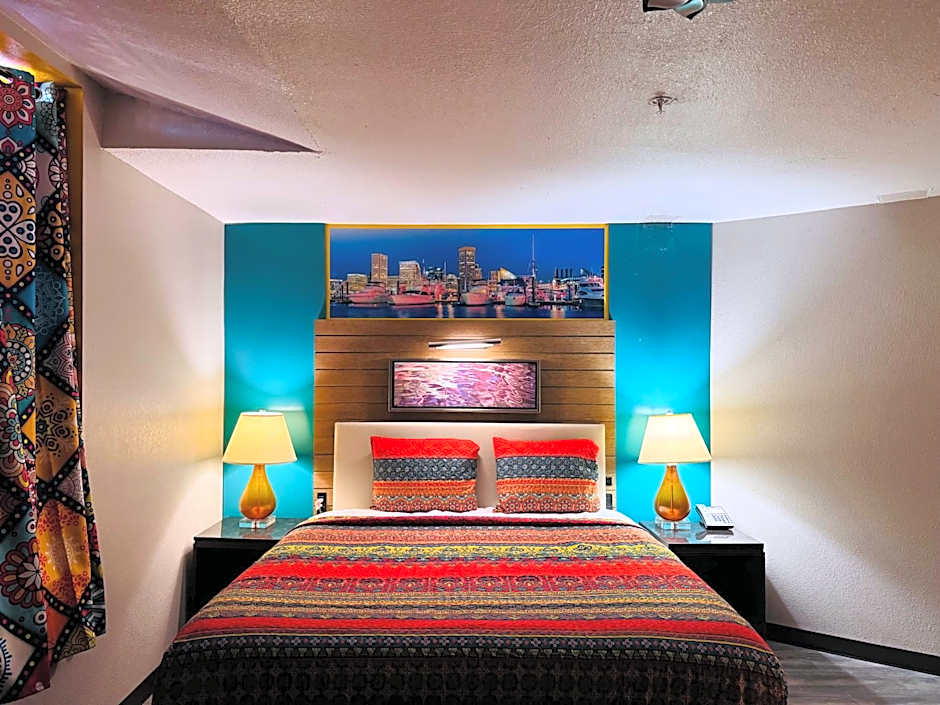Photo 1 of 7 of Deluxe 1 Queen Bed
