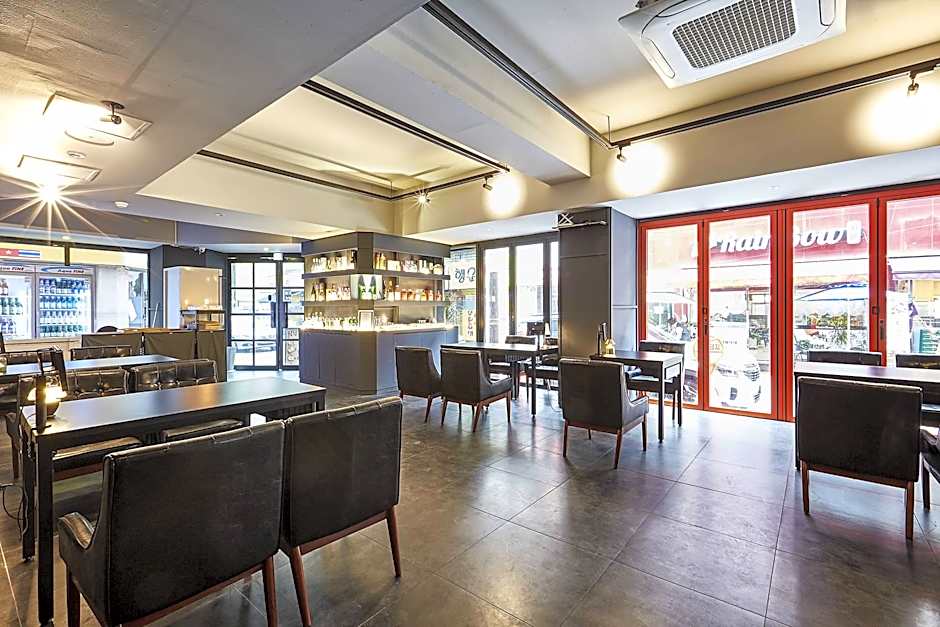H Avenue Hotel