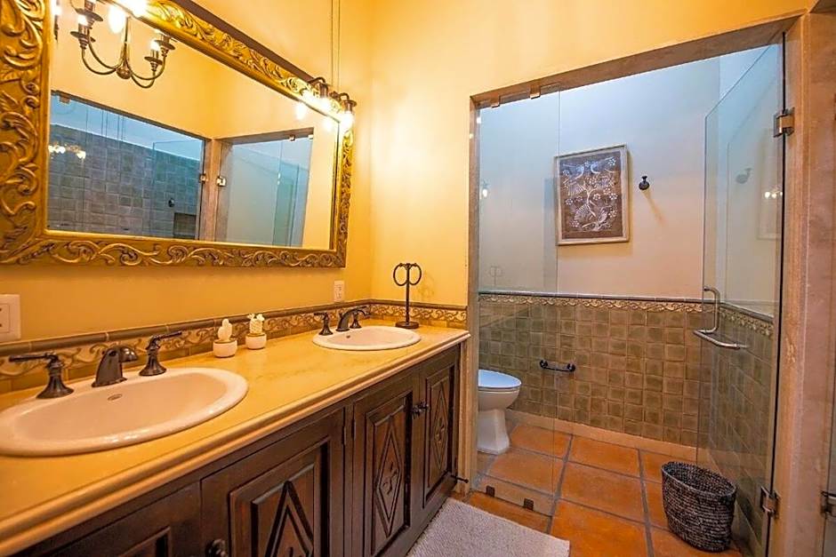 Exclusive Luxury Guest Center House