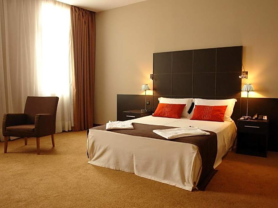 TANA Hotel
