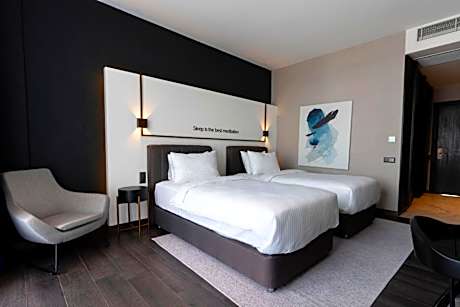 Deluxe Twin Room with Balcony