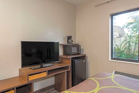 1 Queen Bed Mobility Accessible Room Non-Smoking