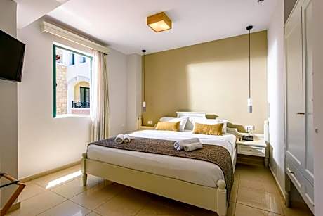 One Bedroom Apartment Inland View