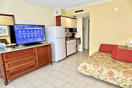 One-Bedroom Suite with Kitchenette 