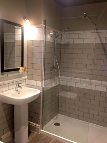 Family Room (2 Adults + 1 Child)