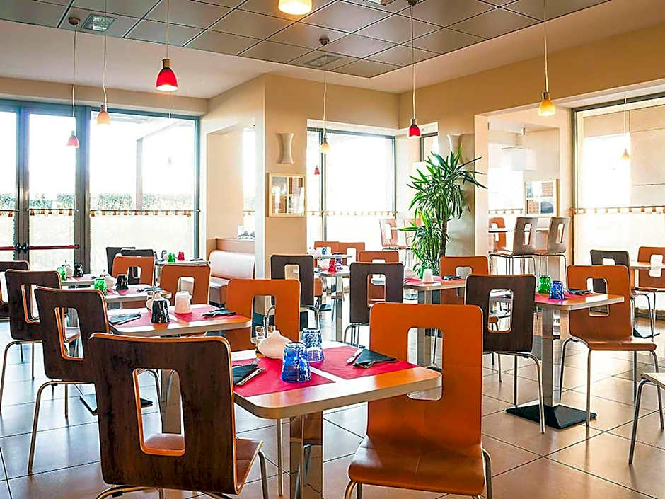 Ibis Como