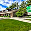 Blossom Hotel & Suites Traverse City
