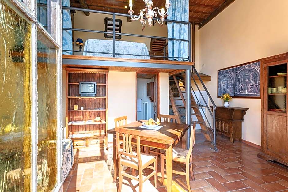 ISA-Farmhouse with swimming-pool in Chianti-area in the middle of Tuscan nature