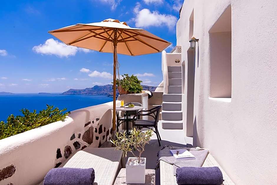 Pezoules of Oia