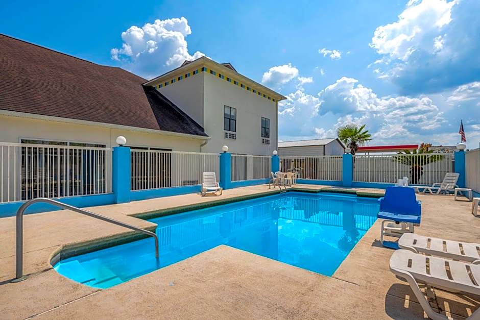 Days Inn by Wyndham Alma