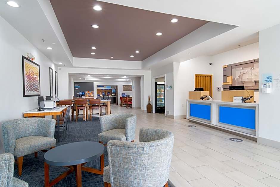 Holiday Inn Express Hotel & Suites Bedford By IHG