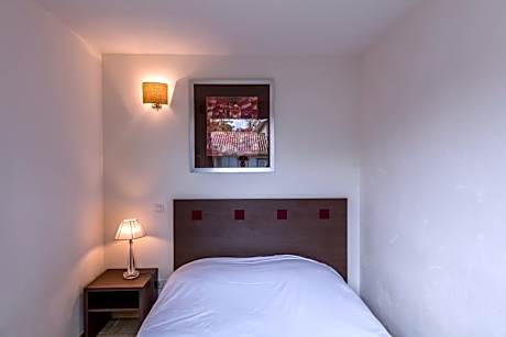 One-Bedroom Apartment (2 - 4 Adults)
