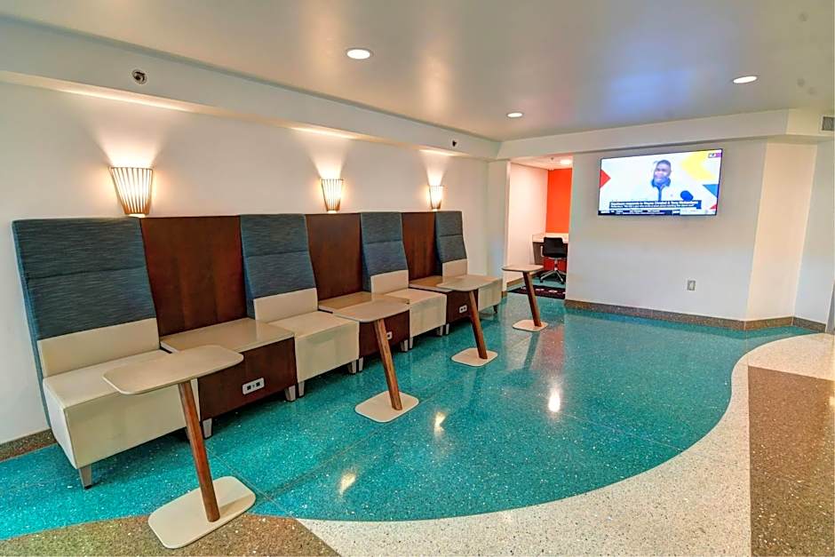 Oasis Hotel & Conv. Center, an Ascend Collection Hotel